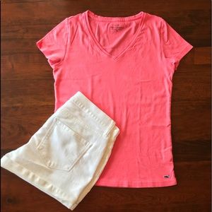 💖VIneyard Vines V-neck T-shirt. Size Med.
